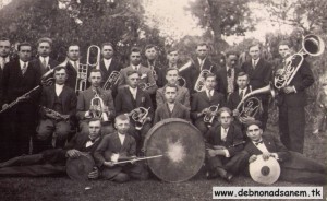 Orkiestra dęta z Dębna. (zdjęcie ze zbiorów Mariusza Moszkowicza przekazane przez Romana Bazylewicza)     